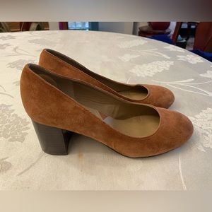 Adrienne vittadini round toe suede pumps